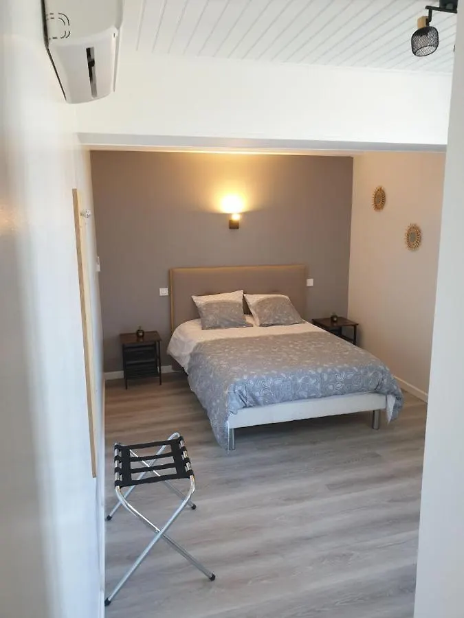 فندق مبيت وإفطار Saint-Georges-de-Gréhaigne Chambres De Villee فرنسا